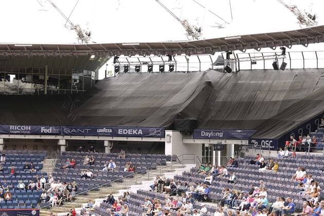 Foto : leere Tribünen auf dem Center Court , und ein abgehängter Oberrang Tennis German Open in Hamburg Mon. 11.07.2016