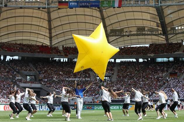11.07.2016, xjfx, Fussball Europameisterschaft 2016 U19 (U 19), Deutschland - Italien, emspor v.l. U19 (U 19) EM-Eröffnungsfeier, Tänzer, Zeremonie, Musik,Tanz, choreographischer Inszenierung Stuttgart