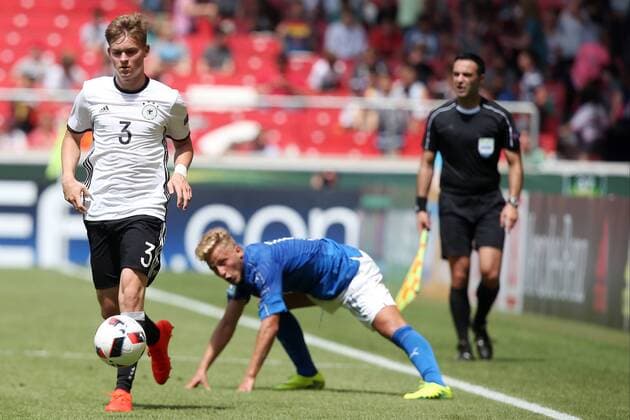 Maximilian Mittelstaedt ( Deutschland ) Giuseppe Panico ( Italien ), Deutschland vs. Italien, U-19-Fussball-Europameisterschaft 2016 , Fussball, 11.07.2016, Stuttgart Copyright: Langerx xEibner-Pressefoto EP_HLR