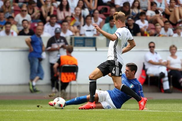 Lukas Boeder ( Deutschland ) Paolo Ghiglione ( Italien ), Deutschland vs. Italien, U-19-Fussball-Europameisterschaft 2016 , Fussball, 11.07.2016, Stuttgart Copyright: Langerx xEibner-Pressefoto EP_HLR
