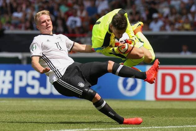 11.07.2016, xjfx, Fussball Europameisterschaft 2016 U19 (U 19), Deutschland - Italien, emspor v.l. Philipp Ochs (Deutschland),Alex Meret (Italien), Aktion Stuttgart