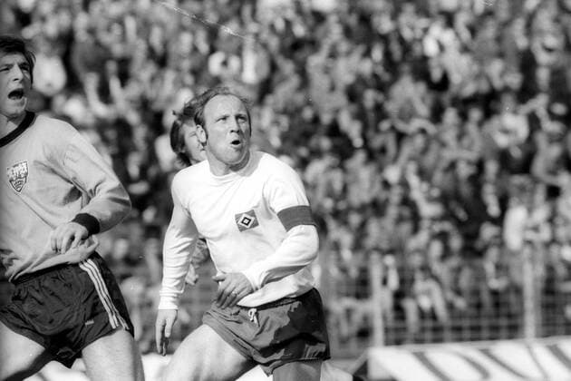 Hamburger SV gegen VfB Stuttgart, re. Uwe Seeler