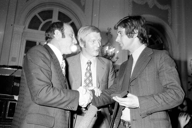 Uwe Seelers Abschiedsparty 1972 in Hamburg, Uwe Seeler mit Karl Heinz Schnellinger und Gianni Rivera
