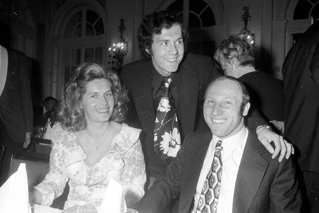 Uwe Seelers Abschiedsparty 1972 in Hamburg, Uwe Seeler und seine Frau Ilka, dahinter Franz Beckenbauer