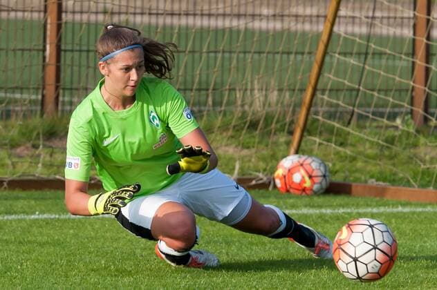 Torhüterin, Torwart Lena Pauels (SV Werder Bremen) Freisteller, Einzelbild, Aktion, Fussball, Frauen, Training SV Werder Bremen, xobx