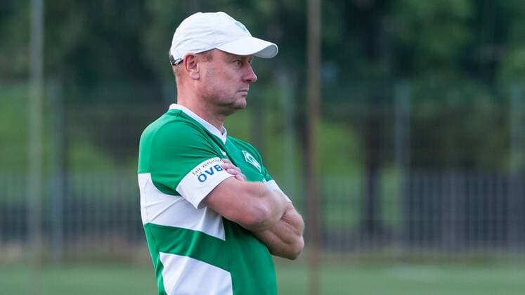 Cheftrainer, Trainer Steffen Rau (SV Werder Bremen) Portrait, Nahaufnahme, Einzelfoto, Einzelbild, verschränkte Arme, Fussball, Frauen, Training SV Werder Bremen, xobx