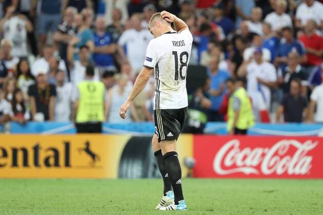 Toni Kroos (Deutschland Germany) Abgang - UEFA EURO EM Europameisterschaft Fussball 2016: Deutschland vs. Frankreich, Stade Velodrome Marseille, Halbfinale M50