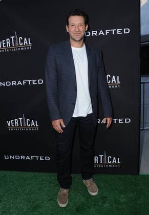 Tony Romo bei der Undrafted Premiere in Hollywood July 11, 2016 - Hollywood, CA, United States - 11 July 2016 - Hollywood, California. Tony Romo. Arrivals for the Los Angeles premiere of Vertical Entertainment s Undrafted held at Arclight Hollywood. Photo Credit: Undrafted Los Angeles Premiere - ZUMAa123