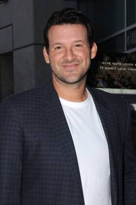 Tony Romo bei der Undrafted Premiere in Hollywood July 11, 2016 - Hollywood, CA, United States - 11 July 2016 - Hollywood, California. Tony Romo. Arrivals for the Los Angeles premiere of Vertical Entertainment s Undrafted held at Arclight Hollywood. Photo Credit: Undrafted Los Angeles Premiere - ZUMAa123