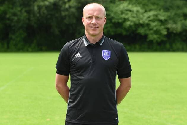 Fußball 3. Liga, Porträttermin 2016 2017 VfL Osnabrück am 12.07.2016 in der Sportpark Illoshöhe in Osnabrück Trainer Co-Trainer Wolfgang Schütte Schuette (Osnabrueck) mt