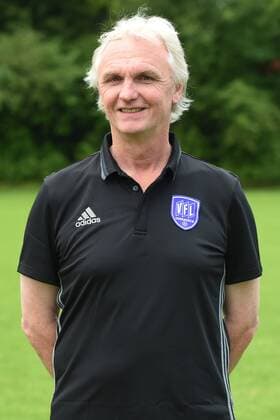 Fußball 3. Liga, Porträttermin 2016 2017 VfL Osnabrück am 12.07.2016 in der Sportpark Illoshöhe in Osnabrück Psychologe Manfred Glüsenkamp Gluesenkamp (Osnabrueck) mt