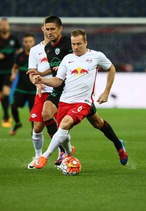 SOCCER - CL quali, RBS vs Liepaja SALZBURG,AUSTRIA,12.JUL.16 - SOCCER - UEFA Champions League, qualification, Red Bull Salzburg vs FK Liepaja. Image shows Christian Schwegler (RBS) and Marko Brtan (Liepaja). GEPAxpictures xFelixxRoittner