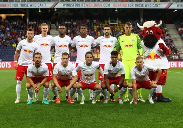 SOCCER - CL quali, RBS vs Liepaja SALZBURG,AUSTRIA,12.JUL.16 - SOCCER - UEFA Champions League, qualification, Red Bull Salzburg vs FK Liepaja. Image shows back row: Valon Berisha, Martin Hinteregger, Maciel Wanderson, Bernardo Fernandes da Silva Junior, Munas Dabbur and Alexander Walke (RBS); front row: Andreas Ulmer, Christian Schwegler Jonatan Soriano, Valentino Lazaro and Konrad Laimer (RBS). Keywords: teamphoto. GEPAxpictures xFelixxRoittner