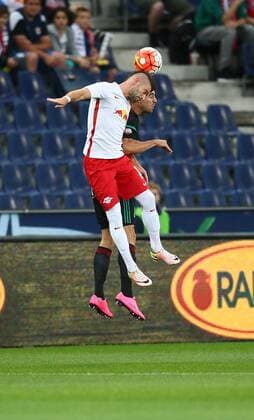 SOCCER - CL quali, RBS vs Liepaja SALZBURG,AUSTRIA,12.JUL.16 - SOCCER - UEFA Champions League, qualification, Red Bull Salzburg vs FK Liepaja. Image shows Valon Berisha (RBS) and Dino Kluk (Liepaja). GEPAxpictures xFelixxRoittner