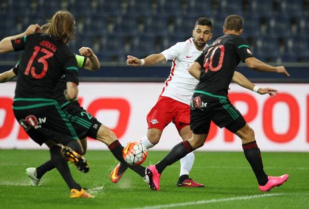 SOCCER - CL quali, RBS vs Liepaja SALZBURG,AUSTRIA,12.JUL.16 - SOCCER - UEFA Champions League, qualification, Red Bull Salzburg vs FK Liepaja. Image shows Kaspars Gorkss (Liepaja), Munas Dabbur (RBS) and Dino Kluk (Liepaja). GEPAxpictures xHaraldxSteiner