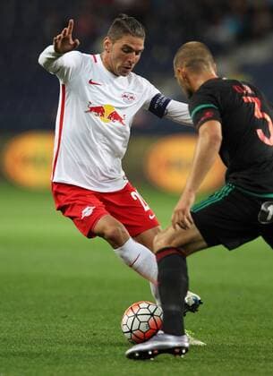 SOCCER - CL quali, RBS vs Liepaja SALZBURG,AUSTRIA,12.JUL.16 - SOCCER - UEFA Champions League, qualification, Red Bull Salzburg vs FK Liepaja. Image shows Jonatan Soriano Casas (RBS) and Oskars Klava (Liepaja). GEPAxpictures xHaraldxSteiner