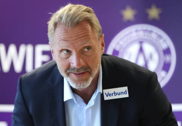 Bilder des Tages - SPORT SOCCER - EL quali, A.Wien vs Kukesi VIENNA,AUSTRIA,13.JUL.16 - SOCCER - UEFA Europa League, qualification, FK Austria Wien vs FK Kukesi, preview, press conference PK Pressekonferenz of A.Wien. Image shows head coach Thorsten Fink (A.Wien). GEPAxpictures xChristianxOrt
