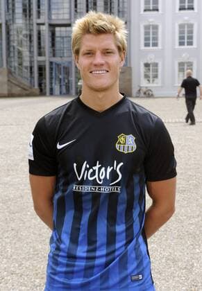Mannschaftsshooting beim 1. FC Saarbrücken auf dem Schlossplatz in Saarbrücken am Mittwoch (13.07.2016). Im Bild: Kevin Behrens.