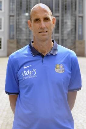 Mannschaftsshooting beim 1. FC Saarbrücken auf dem Schlossplatz in Saarbrücken am Mittwoch (13.07.2016). Im Bild: Torwarttrainer Heinz Böhmann.