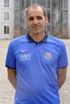 Mannschaftsshooting beim 1. FC Saarbrücken auf dem Schlossplatz in Saarbrücken am Mittwoch (13.07.2016). Im Bild: Physiotherapeut Paulo da Palma.