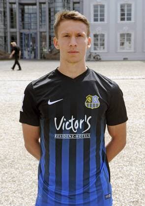 Mannschaftsshooting beim 1. FC Saarbrücken auf dem Schlossplatz in Saarbrücken am Mittwoch (13.07.2016). Im Bild: Johannes Roßfeld.