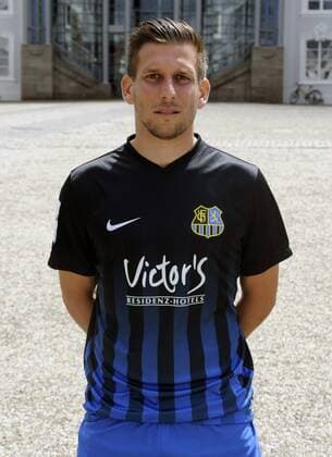 Mannschaftsshooting beim 1. FC Saarbrücken auf dem Schlossplatz in Saarbrücken am Mittwoch (13.07.2016). Im Bild: Sven Sökler.