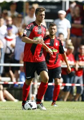 SC March - SC Freiburg Jonas MEFFERT, SCF am Ball, Freisteller, Einzelbild, Aktion hoch, Fußball 1. BL Saison 2016 2017, Vorbereitung, Testspiel