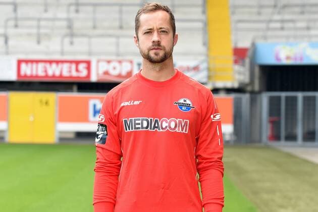 Fußball 3. Liga, Porträttermin 2016 2017 SC Paderborn 07 am 13.07.2016 in der Benteler-Arena in Paderborn Torwart Lukas Kruse (Paderborn) mt
