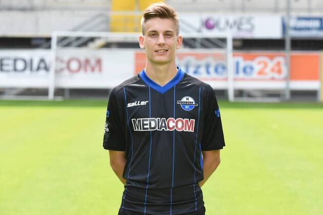 Fußball 3. Liga, Porträttermin 2016 2017 SC Paderborn 07 am 13.07.2016 in der Benteler-Arena in Paderborn Semir Saric (Paderborn) mt