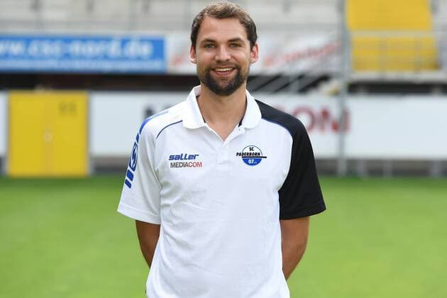 Fußball 3. Liga, Porträttermin 2016 2017 SC Paderborn 07 am 13.07.2016 in der Benteler-Arena in Paderborn Teammanager Ole Siegel (Paderborn) mt