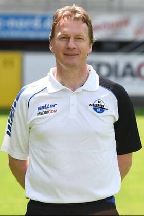 Fußball 3. Liga, Porträttermin 2016 2017 SC Paderborn 07 am 13.07.2016 in der Benteler-Arena in Paderborn Scout Jörg Joerg Weber (Paderborn) mt