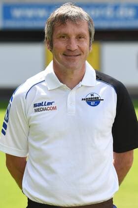 Fußball 3. Liga, Porträttermin 2016 2017 SC Paderborn 07 am 13.07.2016 in der Benteler-Arena in Paderborn Mannschaftsarzt Dr. Matthias Porsch (Paderborn) mt