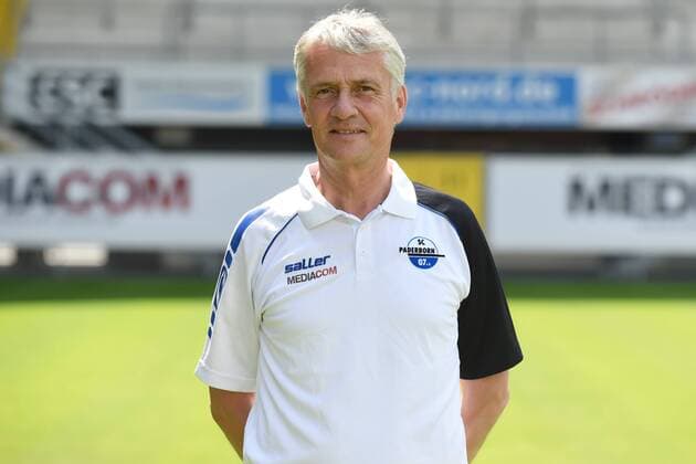 Fußball 3. Liga, Porträttermin 2016 2017 SC Paderborn 07 am 13.07.2016 in der Benteler-Arena in Paderborn Mannschaftsarzt Dr. Hans Walter Hemmen (Paderborn) mt