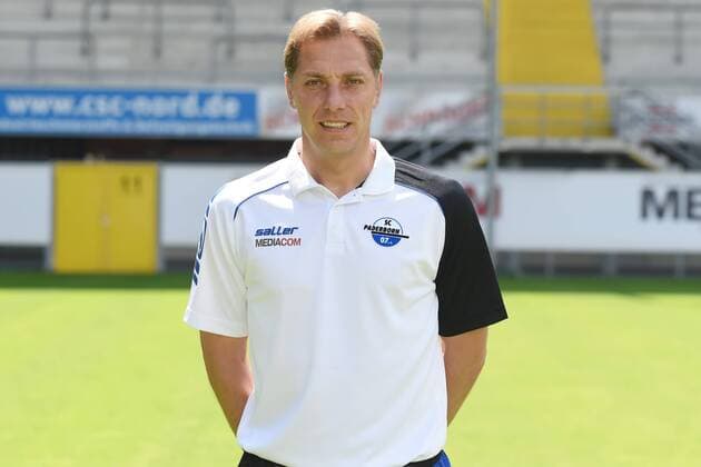 Fußball 3. Liga, Porträttermin 2016 2017 SC Paderborn 07 am 13.07.2016 in der Benteler-Arena in Paderborn Trainer Rene Müller Mueller (Paderborn) mt