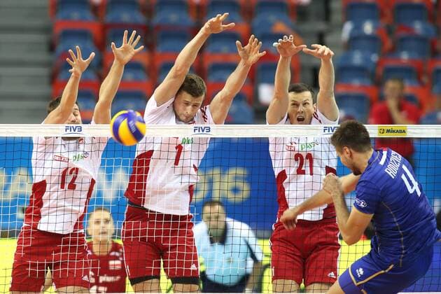 FIVB WORLD LEAGUE FINALS KRAKOW 2016 Poland - France W BLOKU (L) GRZEGORZ LOMACZ, (C) PIOTR NOWAKOWSKI , (R) RAFAL BUSZEK ATAKUJE ANTONIO ROUZIER  20160713CSJP3033