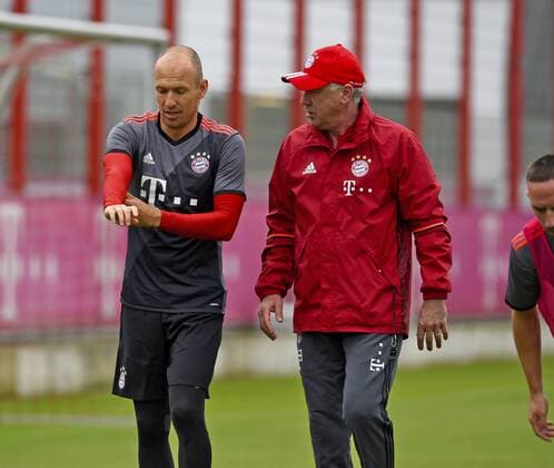 14.07.2016, Fussball 1. Liga 2016 2017, FC Bayern München, Training an der Säbenerstrasse, v.li: Arjen Robben (FC Bayern München), Trainer Carlo Ancelotti (FC Bayern München). 