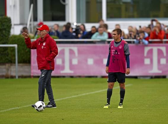 14.07.2016, Fussball 1. Liga 2016 2017, FC Bayern München, Training an der Säbenerstrasse, v.li: Trainer Carlo Ancelotti (FC Bayern München) mit Philipp Lahm (FC Bayern München). 