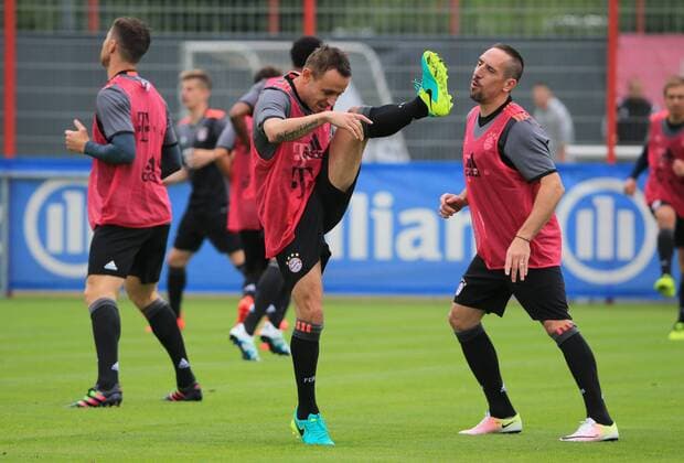 14.07.2016, 1.BL, FC Bayern Training, Säbenerstrasse Muenchen, Fussball, im Bild: Rafinha (FCB) und Franck Ribery (FCB)