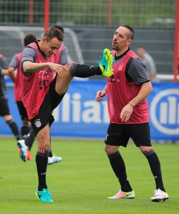 14.07.2016, 1.BL, FC Bayern Training, Säbenerstrasse Muenchen, Fussball, im Bild: Rafinha (FCB) und Franck Ribery (FCB)