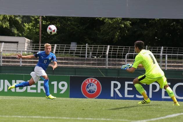 14.07.2016, xjfx, Fussball Europameisterschaft 2016 U19, Oesterreich - Italien, emspor v.l. Giuseppe Panico (Italien) ,Kopfball, Paul Gartler (Oesterreich) Reutlingen