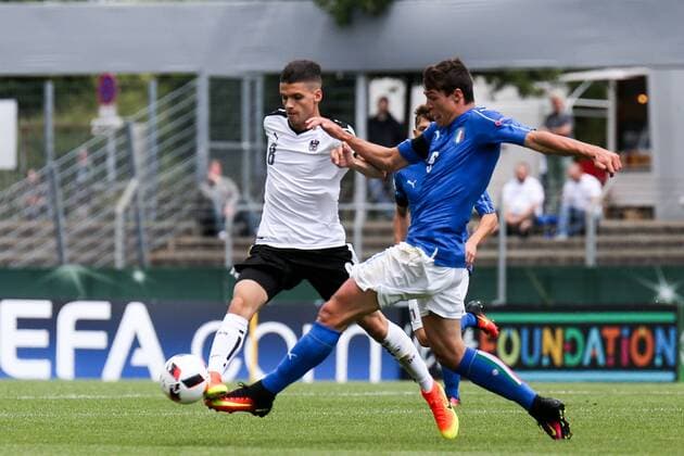 14.07.2016, xjfx, Fussball Europameisterschaft 2016 U19, Oesterreich - Italien, emspor v.l. Albin Gashi (Oesterreich),Andrea Favilli (Italien),Zweikampf, Action, Aktion, Battles for the Ball Reutlingen