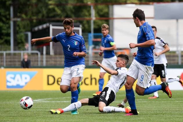 14.07.2016, xjfx, Fussball Europameisterschaft 2016 U19, Oesterreich - Italien, emspor v.l. Davide Vitturini (Italien), Albin Gashi (Oesterreich),Andrea Favilli (Italien),Zweikampf, Action, Aktion, Battles for the Ball Reutlingen