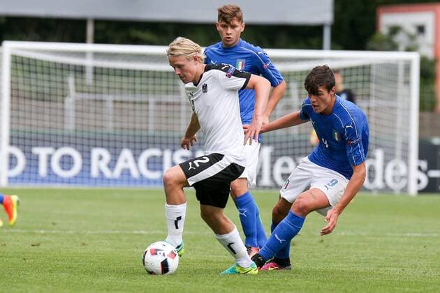14.07.2016, xjfx, Fussball Europameisterschaft 2016 U19, Oesterreich - Italien, emspor v.l. Xaver Schlager (Oesterreich),Andrea Favilli (Italien),Zweikampf, Action, Aktion, Battles for the Ball Reutlingen