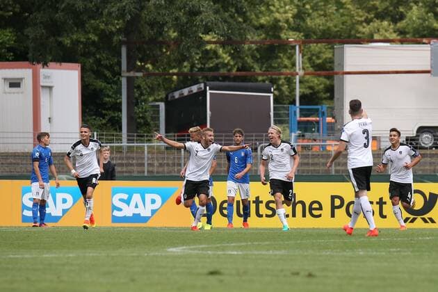 14.07.2016, xjfx, Fussball Europameisterschaft 2016 U19, Oesterreich - Italien, emspor v.l. Albin Gashi (Oesterreich),Sandi Lovric (Oesterreich),Xaver Schlager (Oesterreich),,Stefan Peric (Oesterreich),Torjubel, Goal celebration, celebrate the goal Reutlingen
