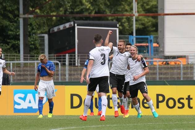 14.07.2016, xjfx, Fussball Europameisterschaft 2016 U19, Oesterreich - Italien, emspor v.l. Giuseppe Panico (Italien) ,enttaeuscht, enttaeuscht schauend, dissapointed,Stefan Peric (Oesterreich),Sandi Lovric (Oesterreich),Xaver Schlager (Oesterreich),Torjubel, Goal celebration, celebrate the goal Reutlingen