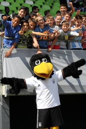 Maskottchen Paule, Italien vs Oesterreich, U-19-Fussball-Europameisterschaft 2016 , Fussball, 14.07.2016, Reutlingen Copyright: Langer Eibner-Pressefoto EP_HLR