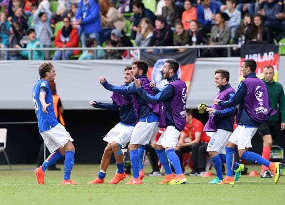 FUSSBALL EURO U 19 2016 in Reutlingen Italien -Oesterreich - Jubel Italien nach dem Tor zum 1-1 Ausgleich; Torschutze Manuel Locatelli (li) 