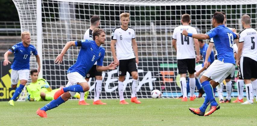 FUSSBALL EURO U 19 2016 in Reutlingen Italien -Oesterreich - Jubel Italien nach dem Tor zum 1-1 Ausgleich; Torschutze Manuel Locatelli (li) 