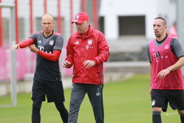 Trainer Carlo Ancelotti mit Franck Ribery (re.) und Arjen Robben Fussball 1.BL FC Bayern München 14.07.2016 Training