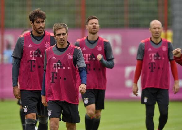 Themen der Woche - Sport Bilder des Tages - SPORT 11.07.2016, Fussball 1. Liga 2016 2017, FC Bayern München, Trainingsauftakt an der Säbenerstrasse, Javi Martinez (FC Bayern München), Philipp Lahm (FC Bayern München), Xabi Alonso (FC Bayern München) und Arjen Robben (FC Bayern München) 